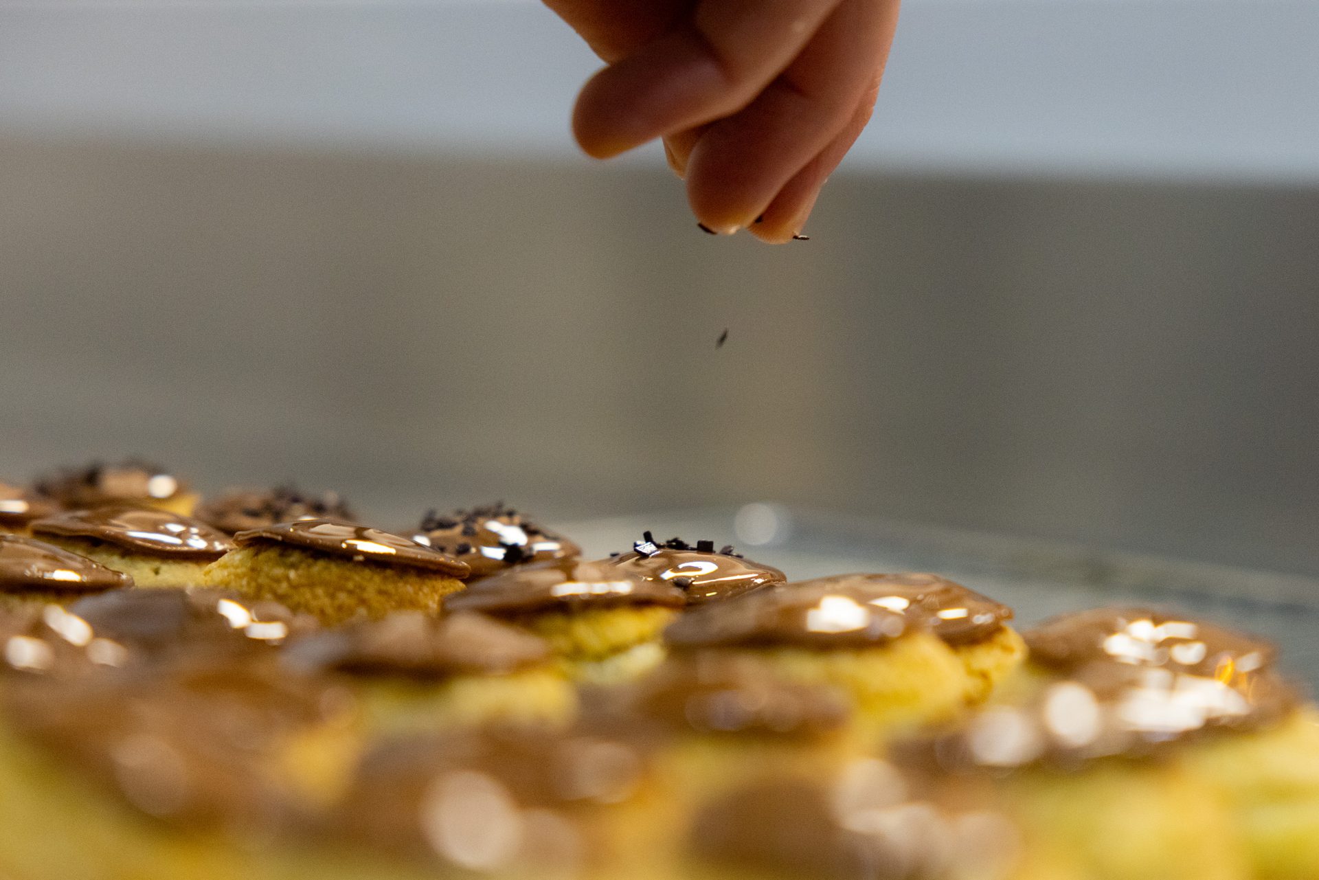 Pépites de chocolat sur les choux — La Chouterie